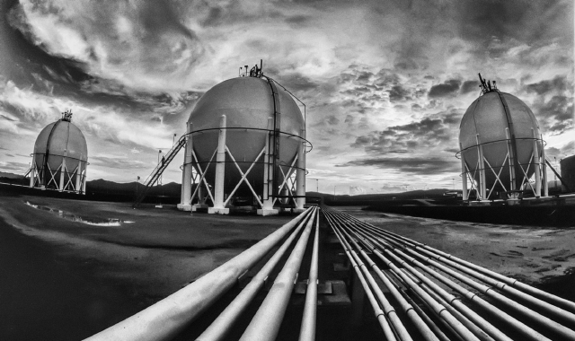 Газовые резервуары и трубопроводы